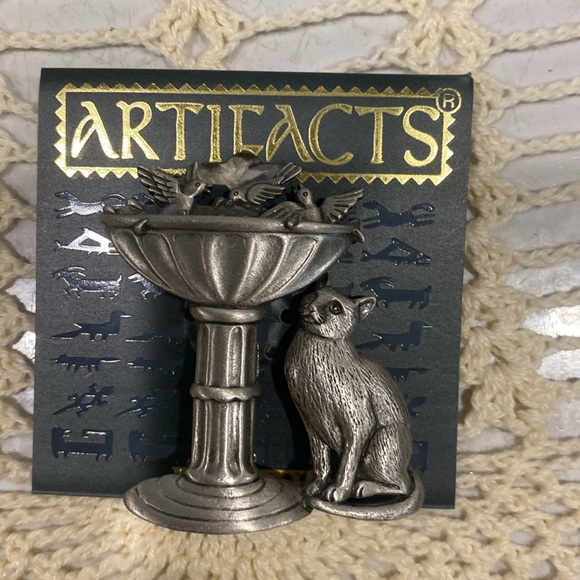 Artifacts Jewelry - Artifacts JJ Jonette Jewelry Pewter Cat Watching Bird Bath Pin Vintage 1986